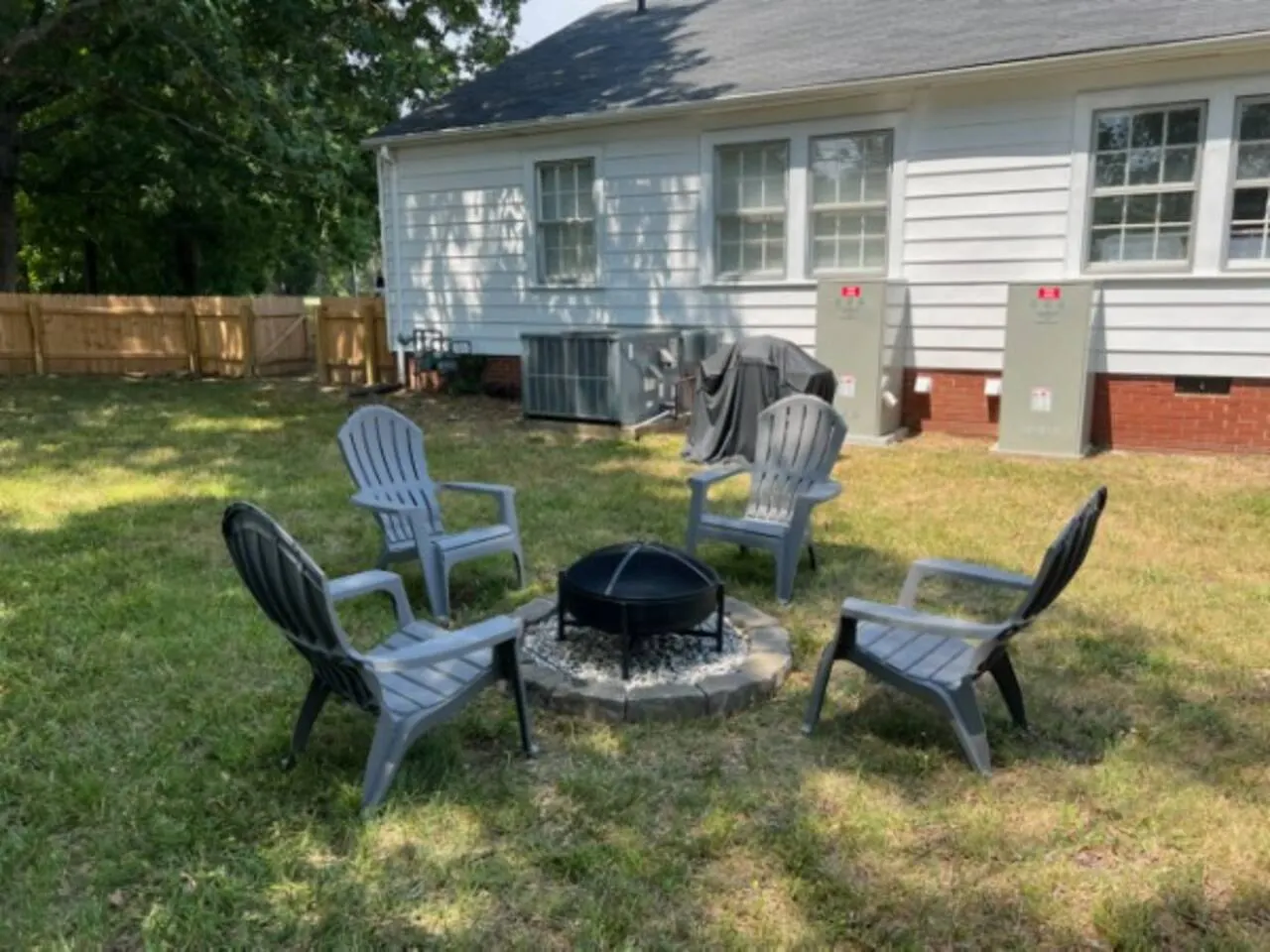 Chic Duplex in Graham Park view BBQ Grill 3