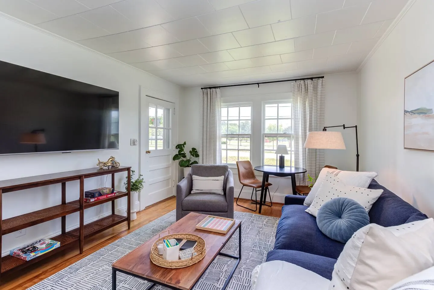 Chic Duplex in Graham Park view BBQ Grill 5