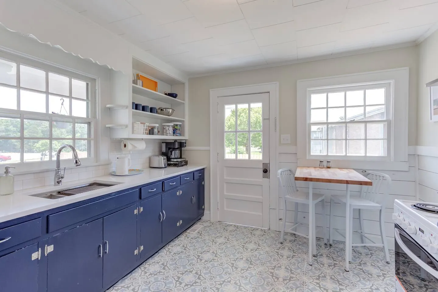 Chic Duplex in Graham Park view BBQ Grill 7