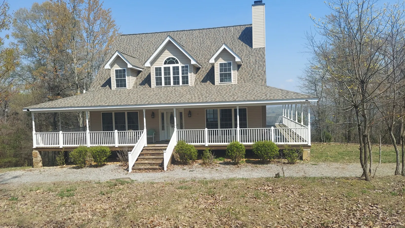 Molly’s Manor – Unwind, Gather & Breathe in the Lake Views
