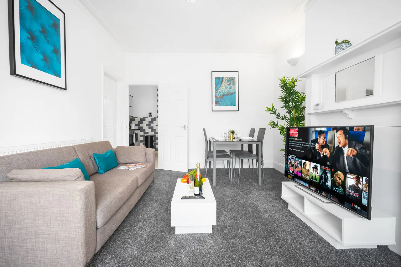 Two Bed House - Courtyard - Parking - Harborne 10