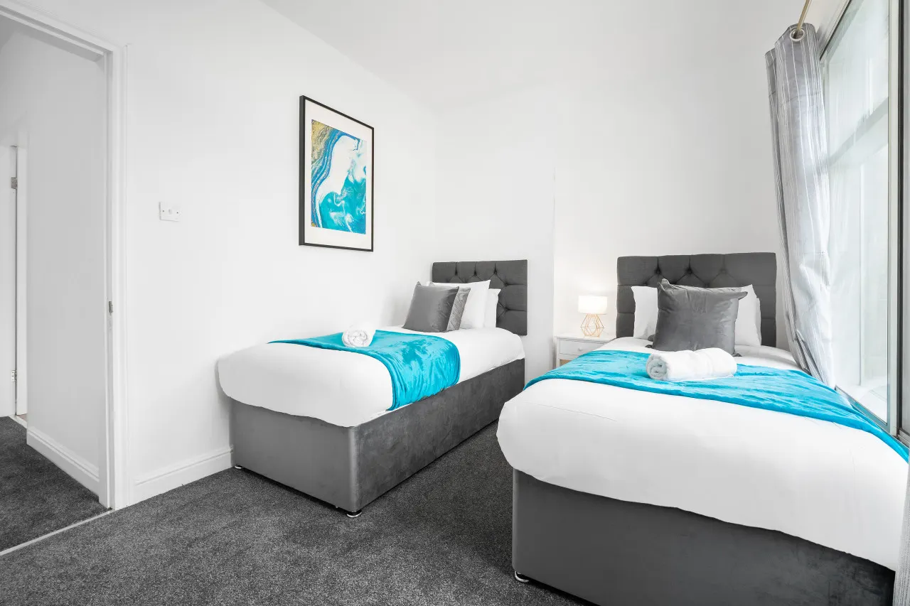 Two Bed House - Courtyard - Parking - Harborne 15