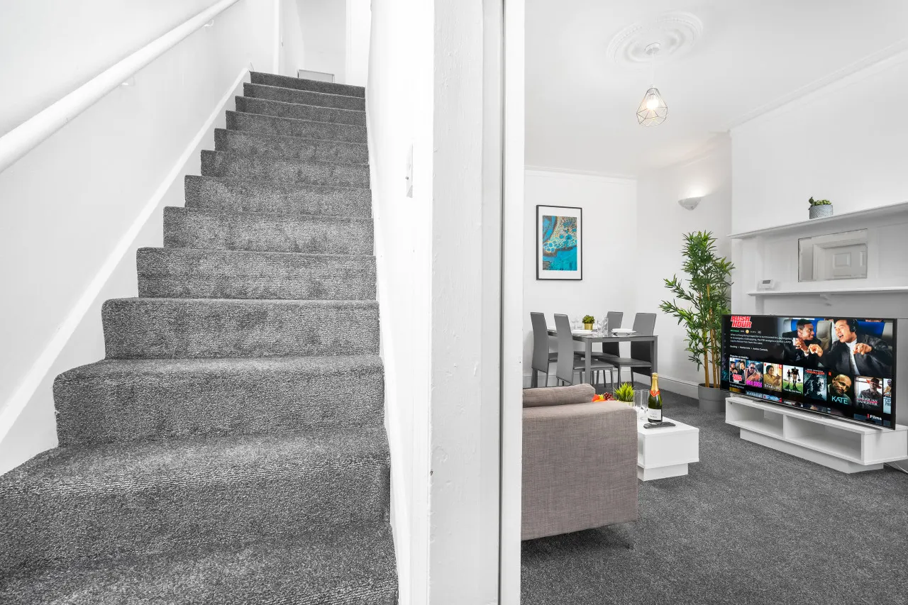 Two Bed House - Courtyard - Parking - Harborne 20