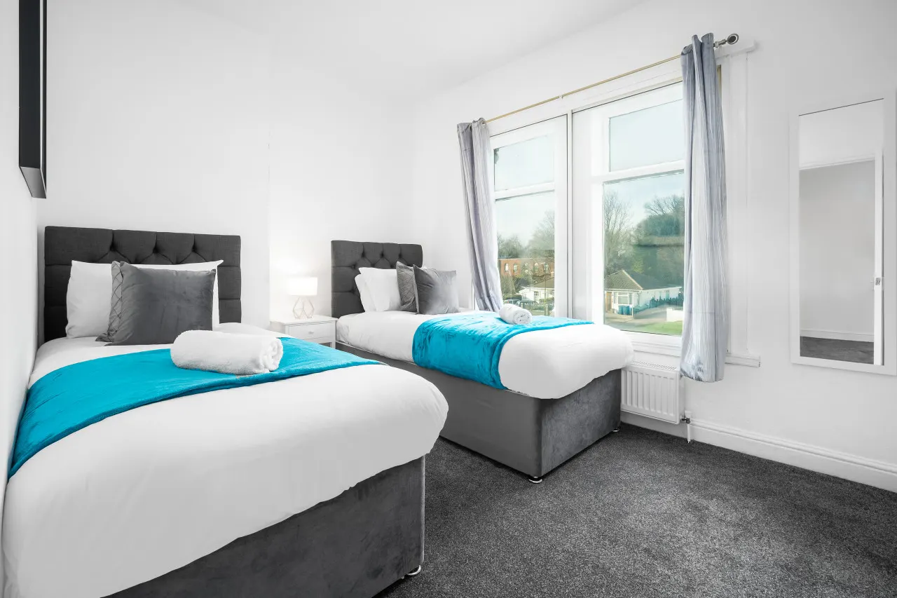 Two Bed House - Courtyard - Parking - Harborne 3