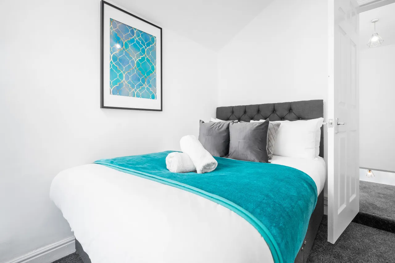 Two Bed House - Courtyard - Parking - Harborne 5