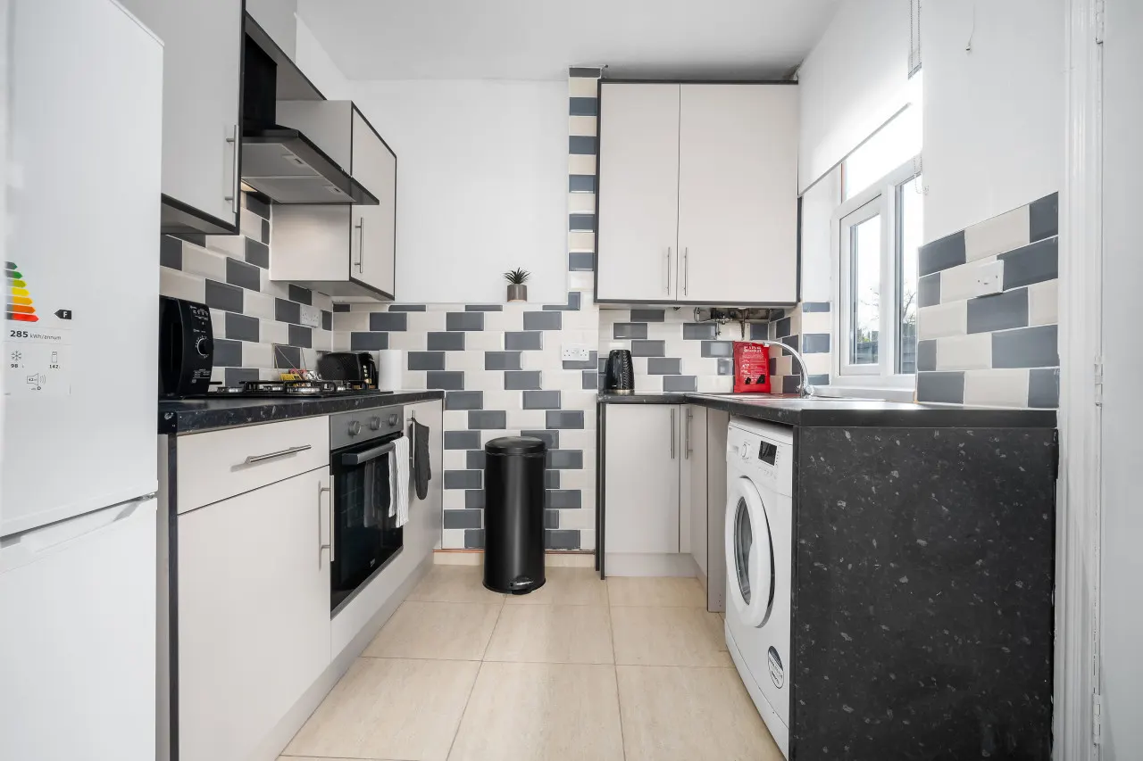 Two Bed House - Courtyard - Parking - Harborne 6