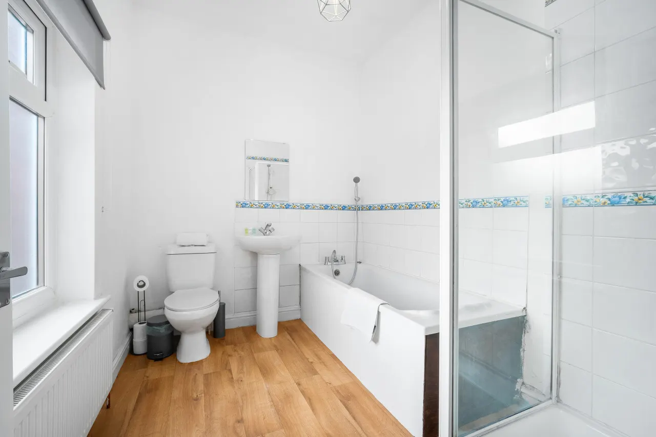 Two Bed House - Courtyard - Parking - Harborne 7