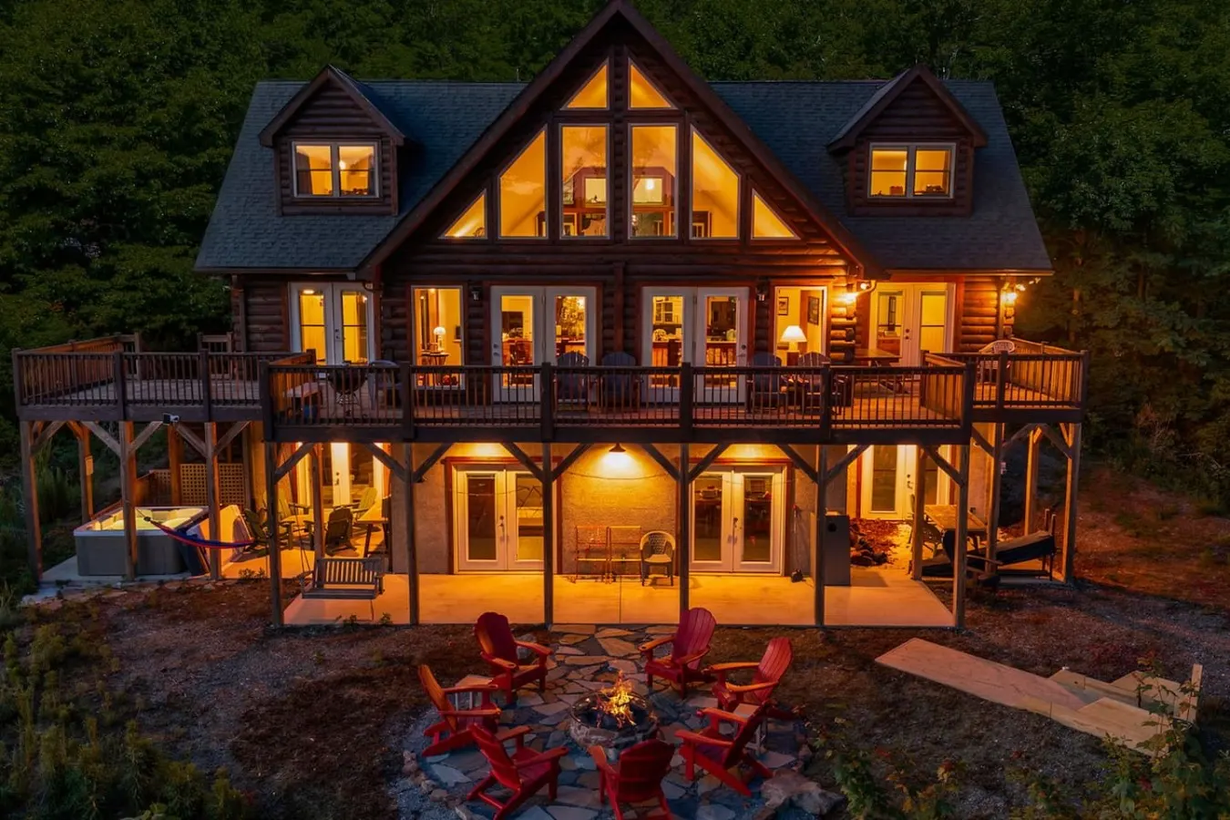 Luxury Cabin, Theater, Hot Tub, Fire Pit