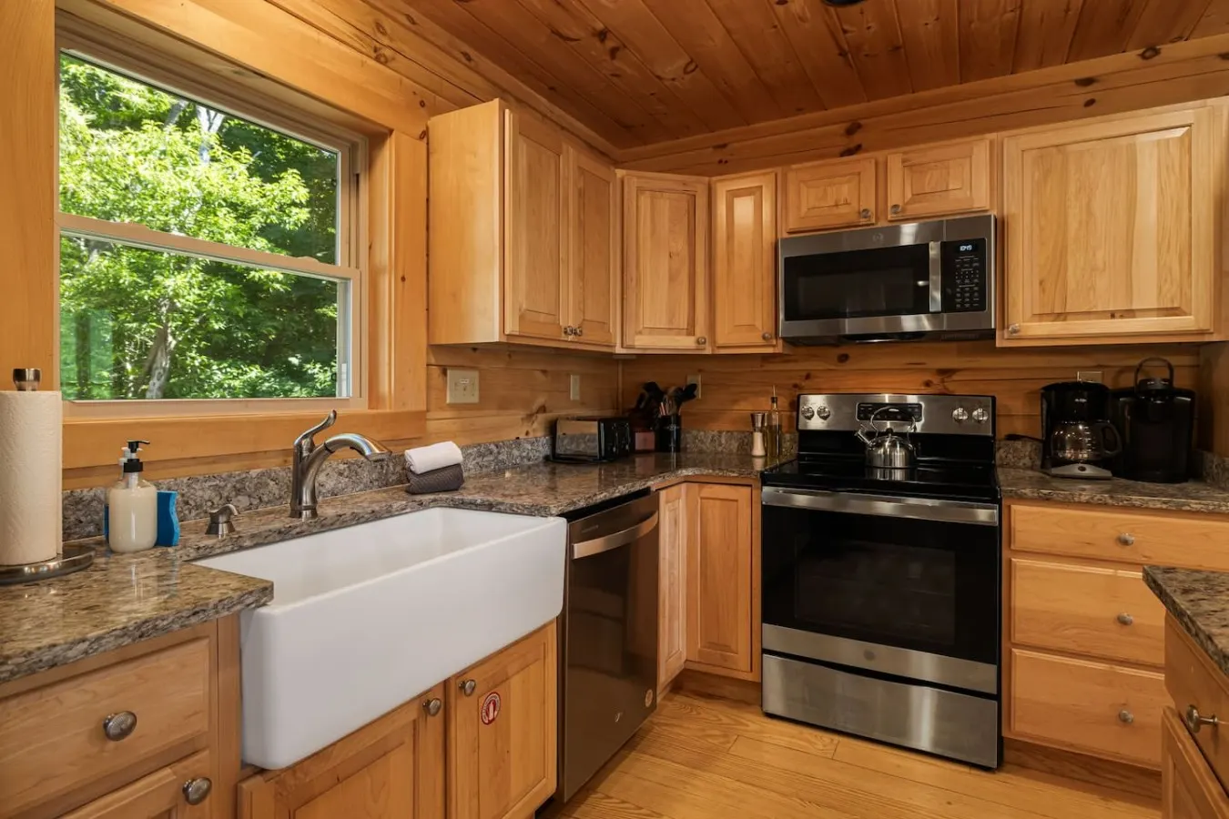 Luxury Cabin, Theater, Hot Tub, Fire Pit 12