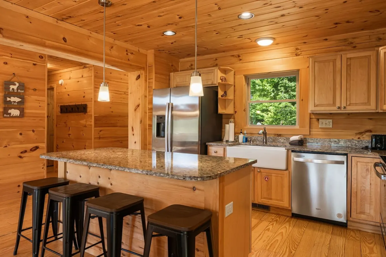 Luxury Cabin, Theater, Hot Tub, Fire Pit 13