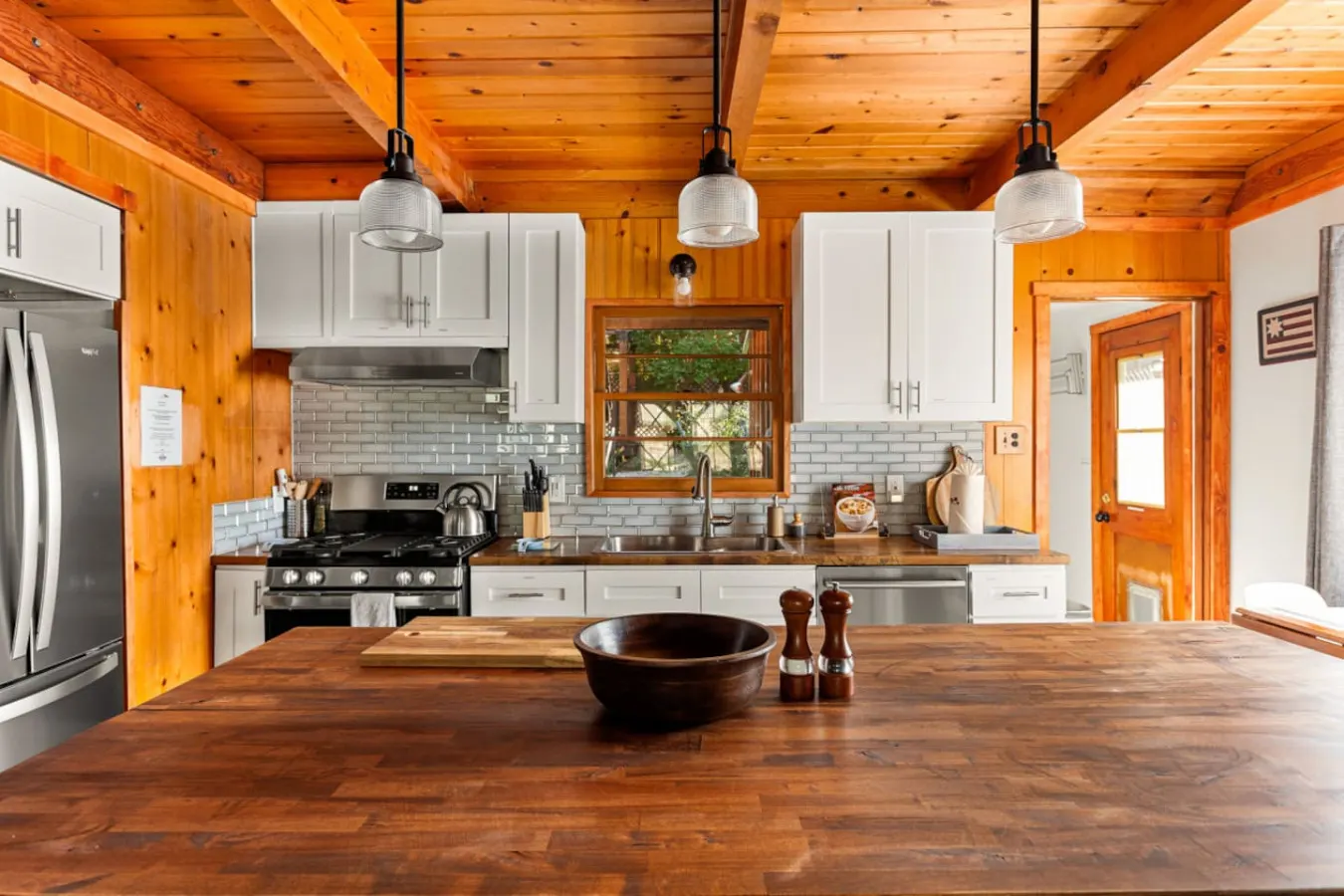 Paddington Manor, Loft Cabin, Hot Tub & Game Room 9