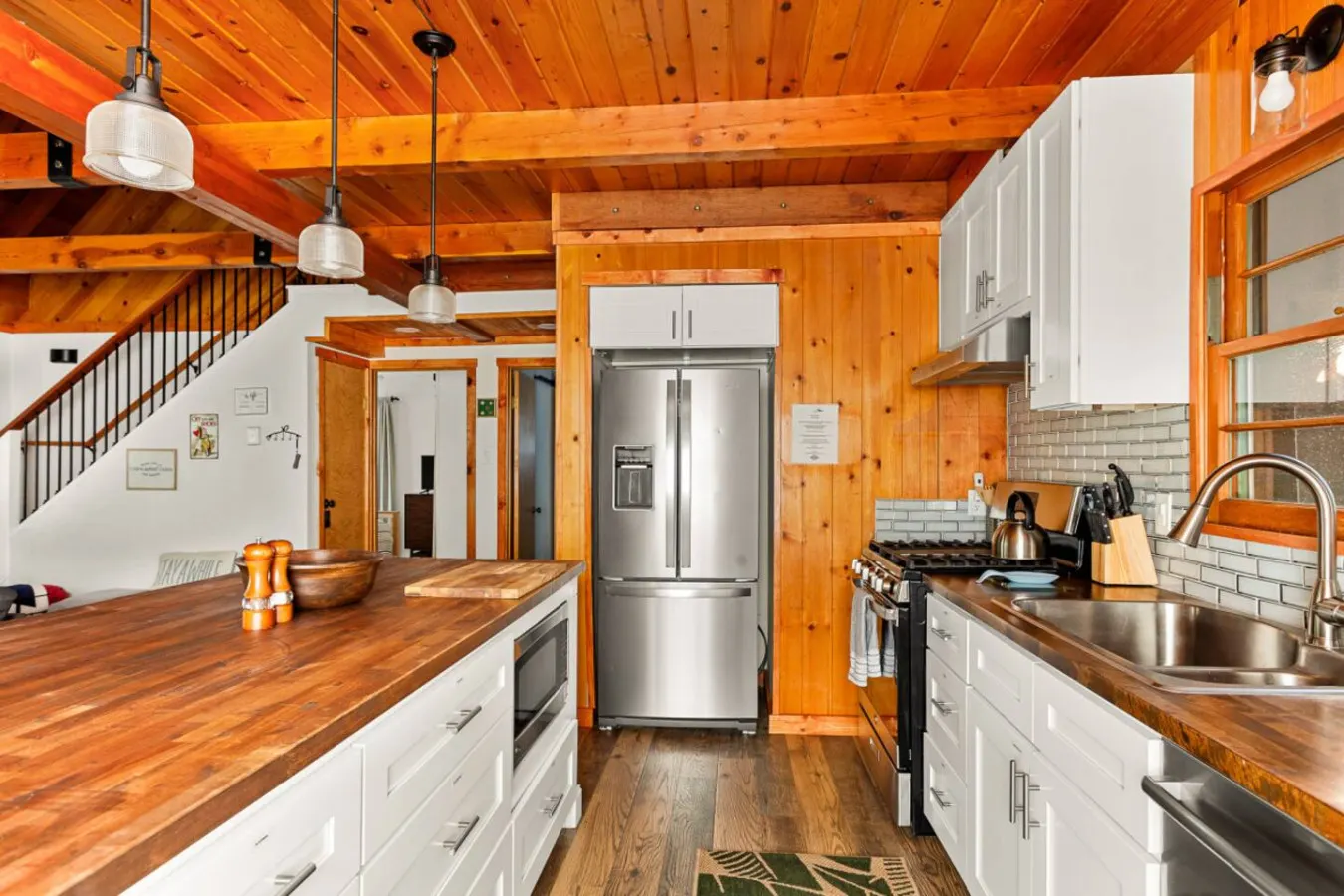 Paddington Manor, Loft Cabin, Hot Tub & Game Room 10