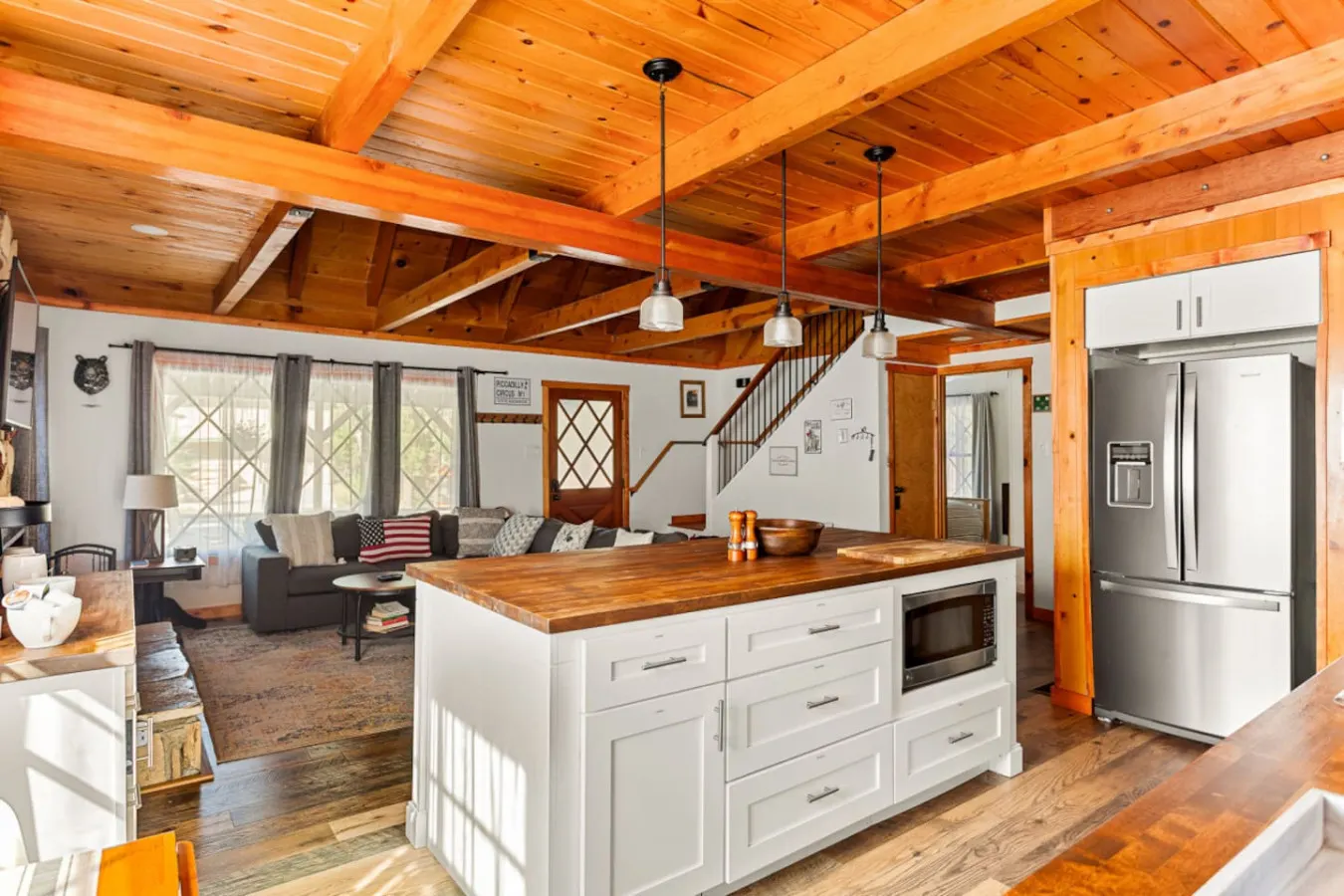 Paddington Manor, Loft Cabin, Hot Tub & Game Room 11
