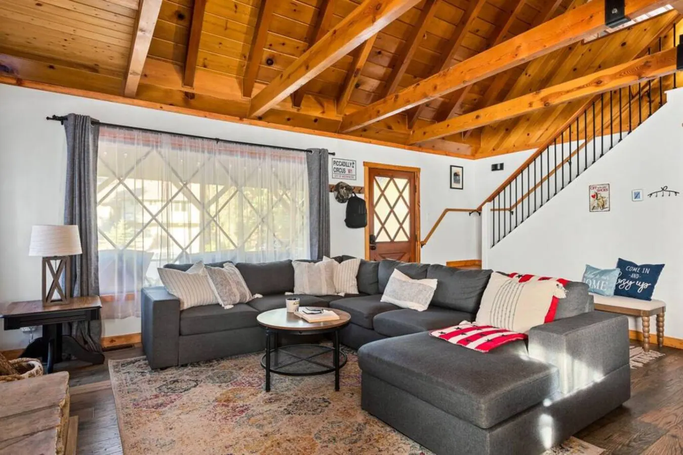 Paddington Manor, Loft Cabin, Hot Tub & Game Room 17