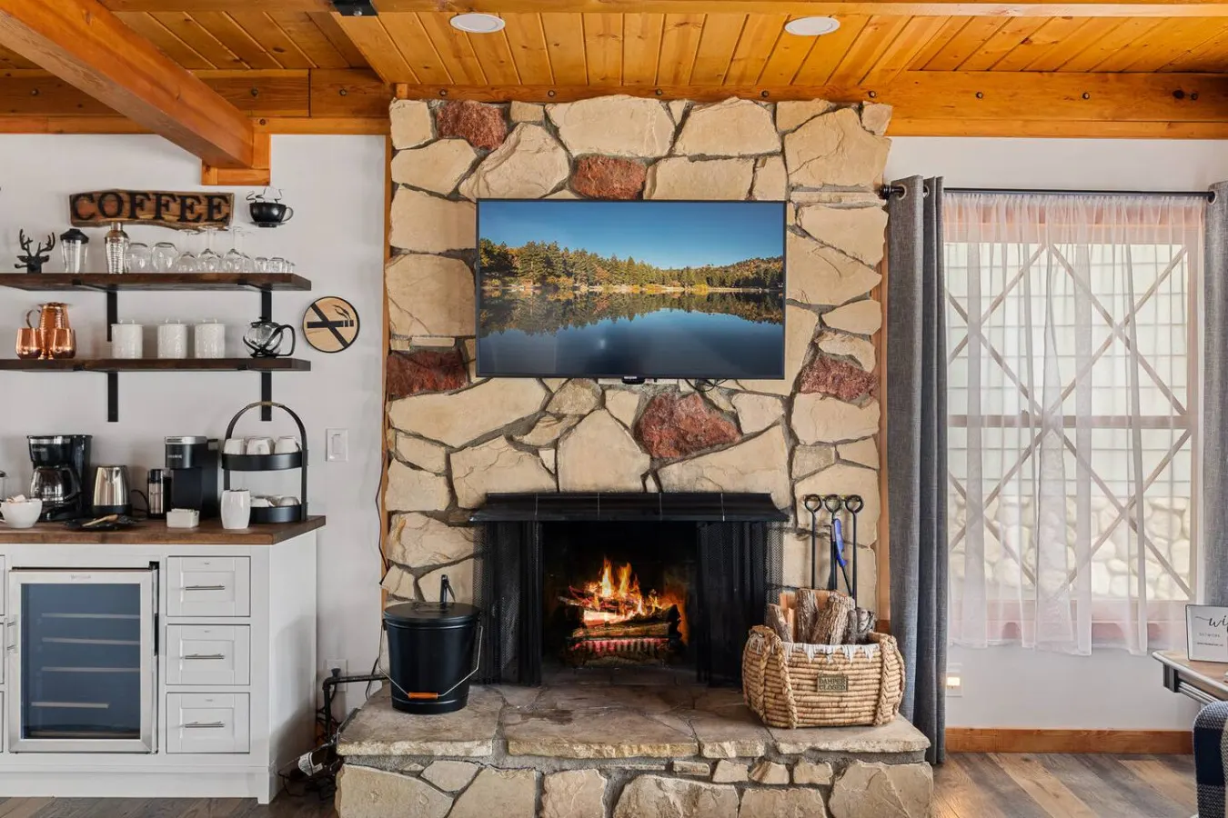 Paddington Manor, Loft Cabin, Hot Tub & Game Room 18