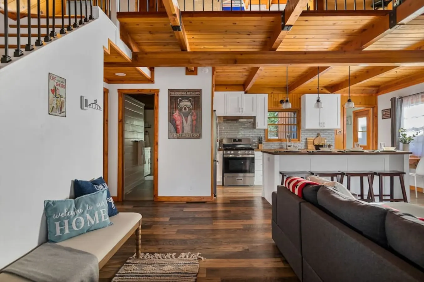 Paddington Manor, Loft Cabin, Hot Tub & Game Room 20