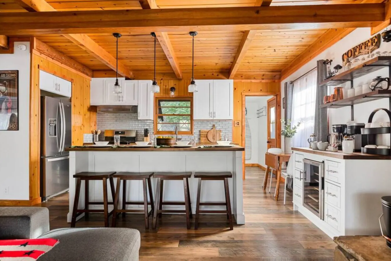Paddington Manor, Loft Cabin, Hot Tub & Game Room 6
