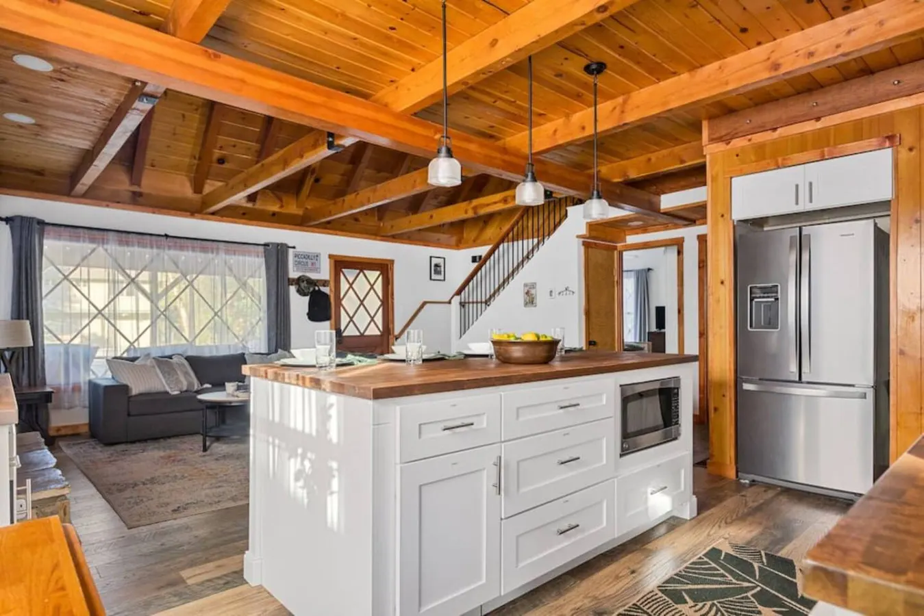 Paddington Manor, Loft Cabin, Hot Tub & Game Room 8