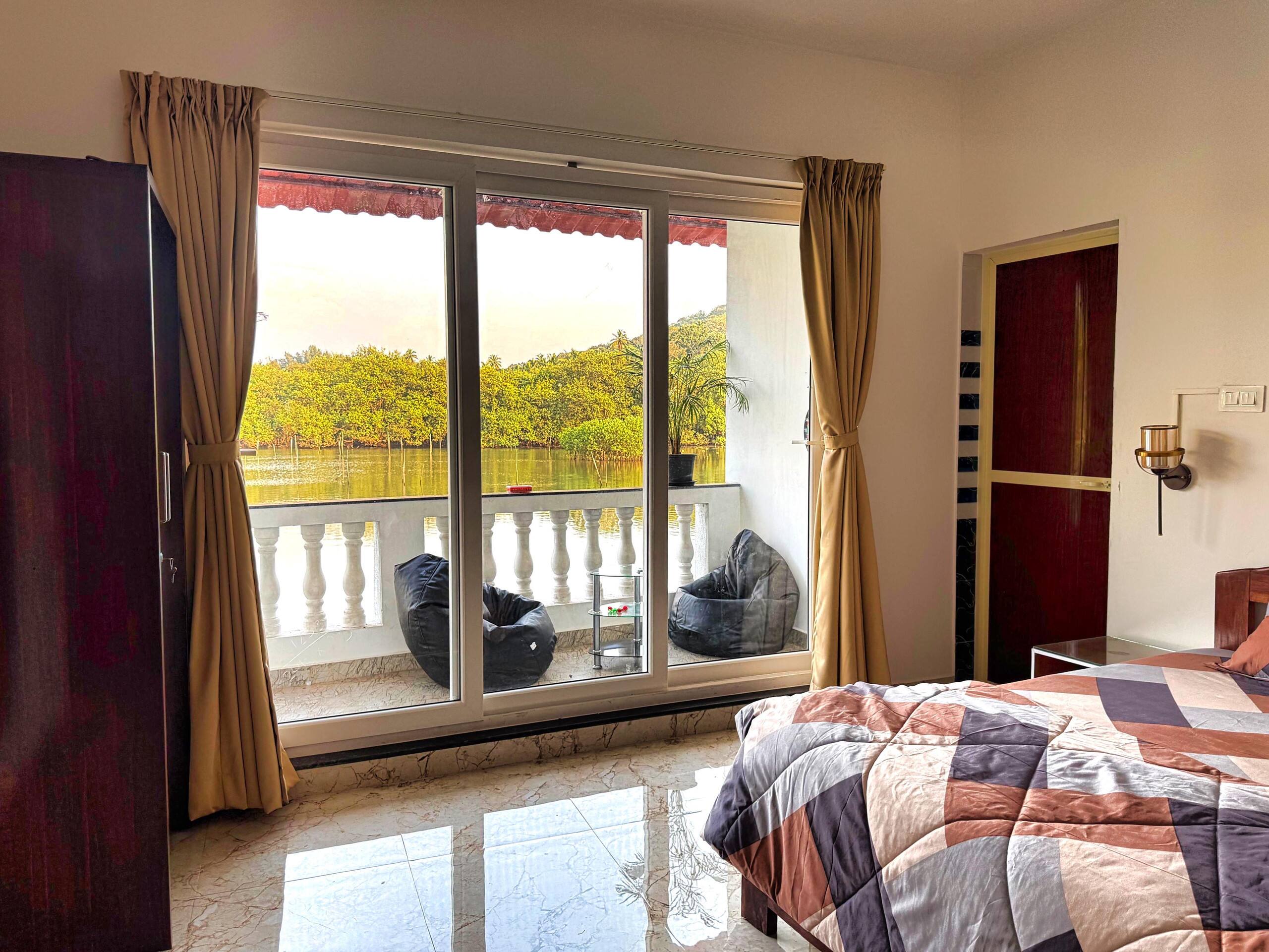 Riverfront house | LivLig.stays |15 min to anjuna 12