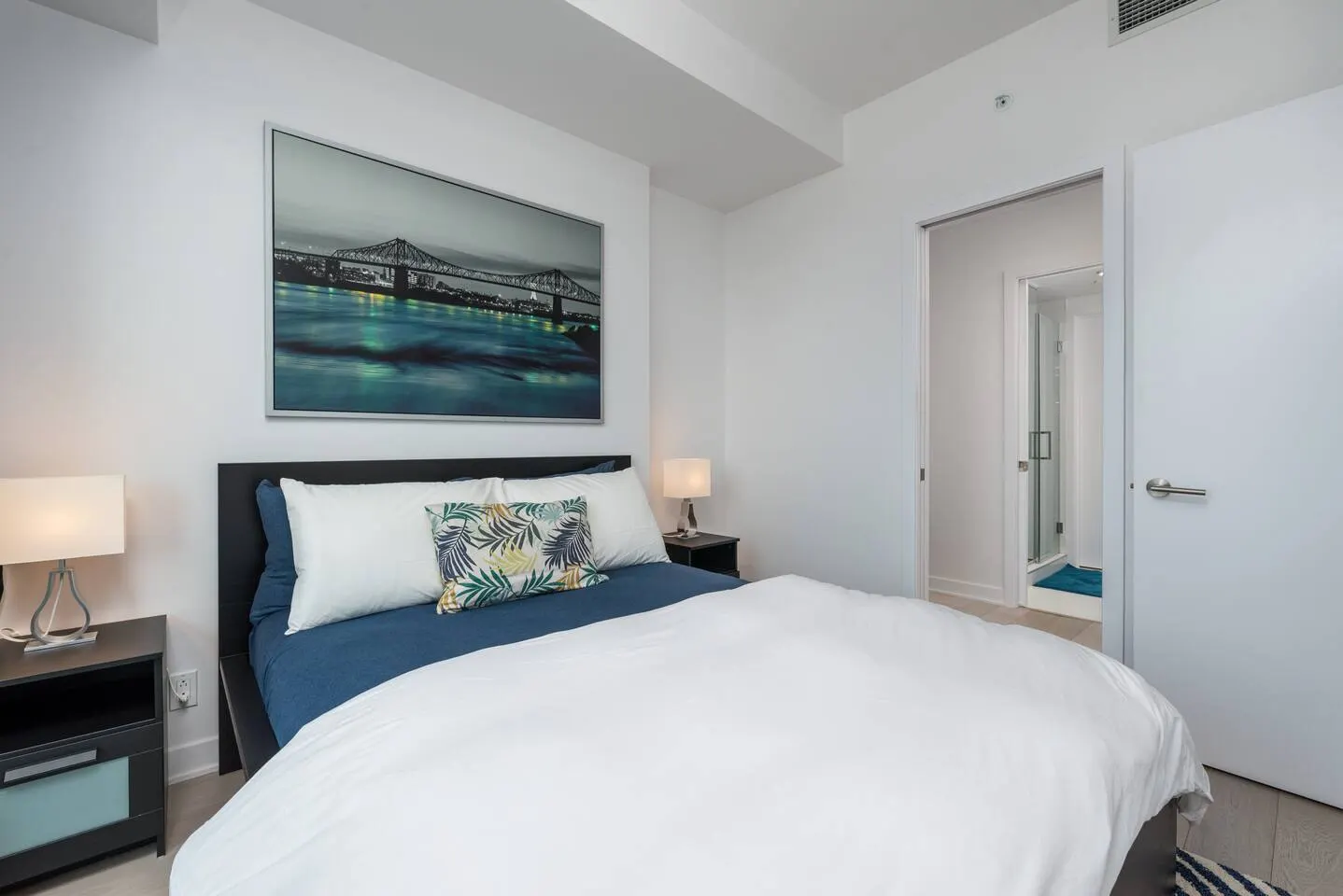 FurnishedMTL - Tour Des Canadiens Luxury Flat 9