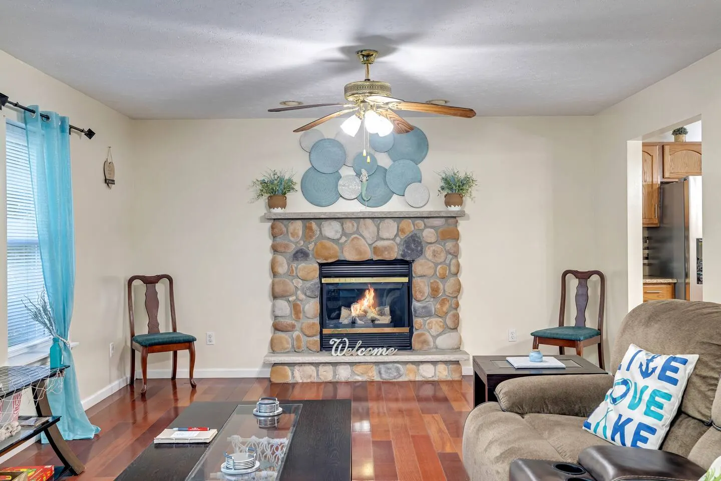 Lakefront, hot tub, game room, pool, beach lake 10
