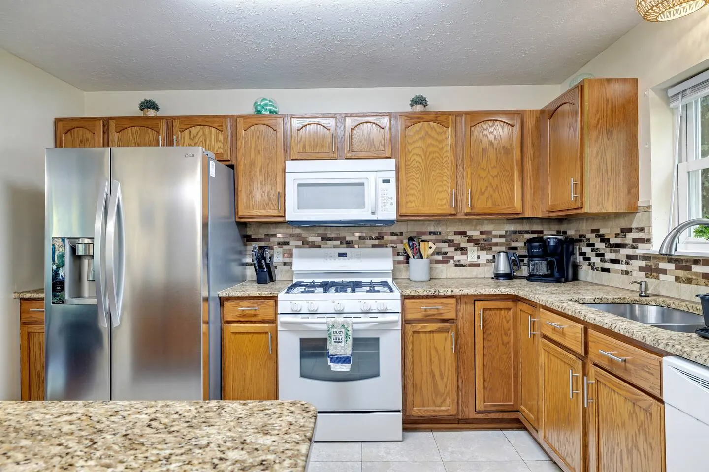 Lakefront, hot tub, game room, pool, beach lake 13