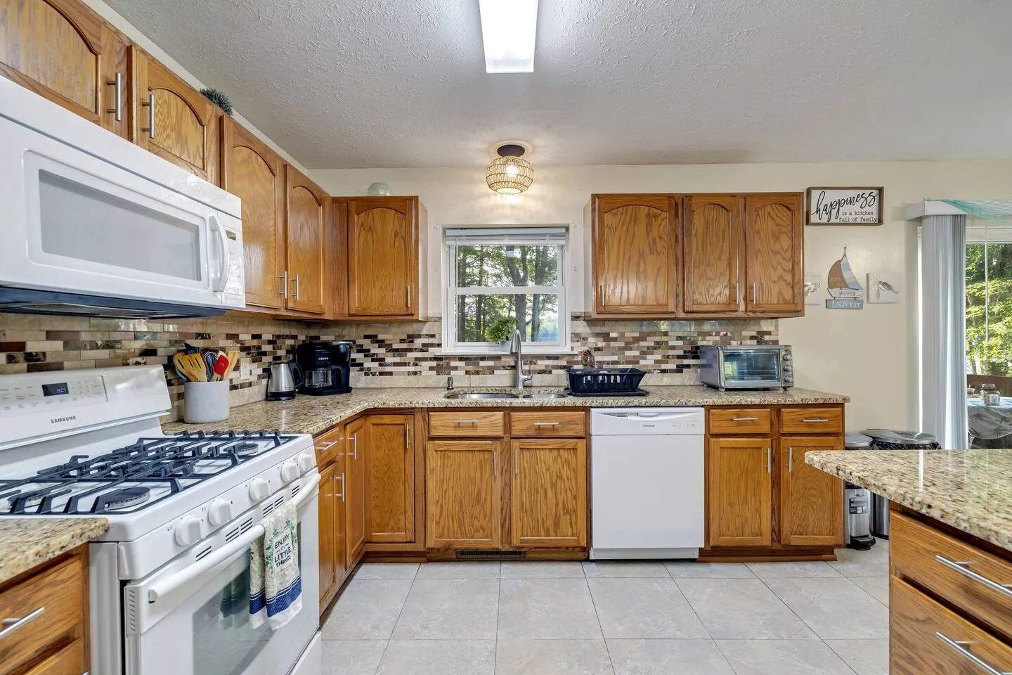Lakefront, hot tub, game room, pool, beach lake 15