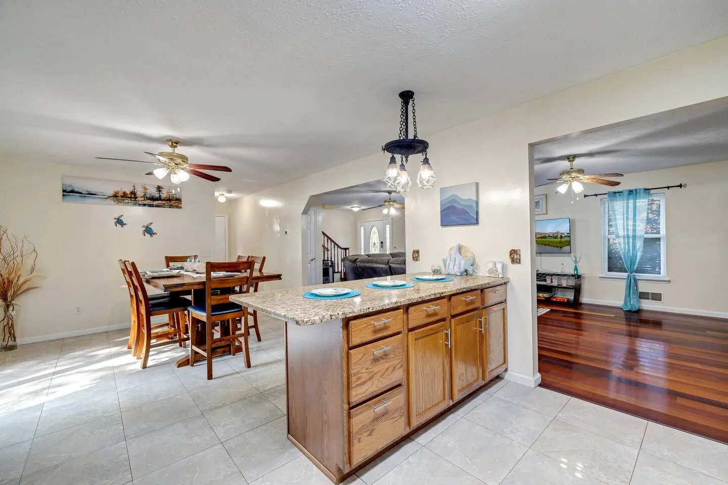Lakefront, hot tub, game room, pool, beach lake 6