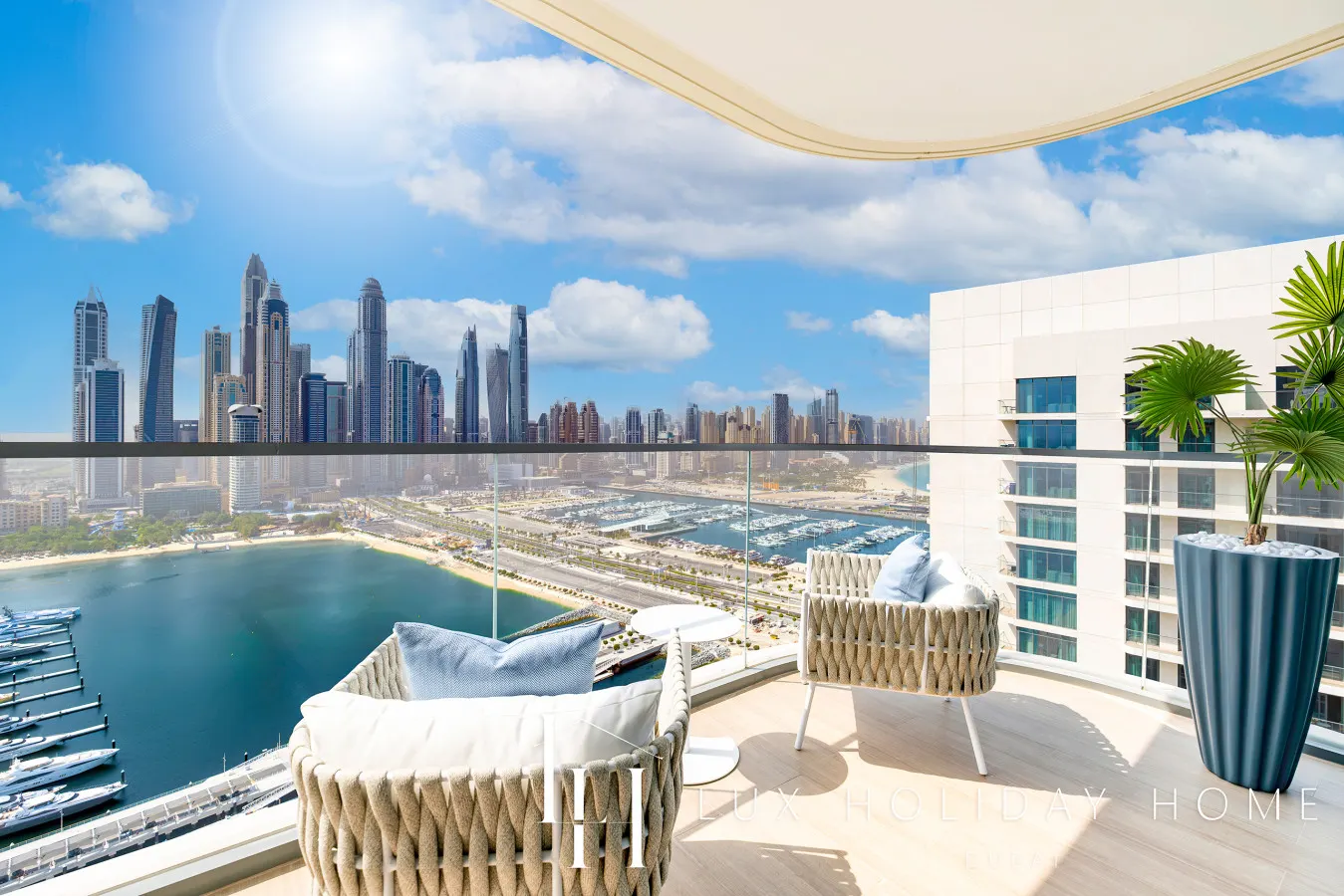 LUX The Marina Vista Beachfront Suite 3 2