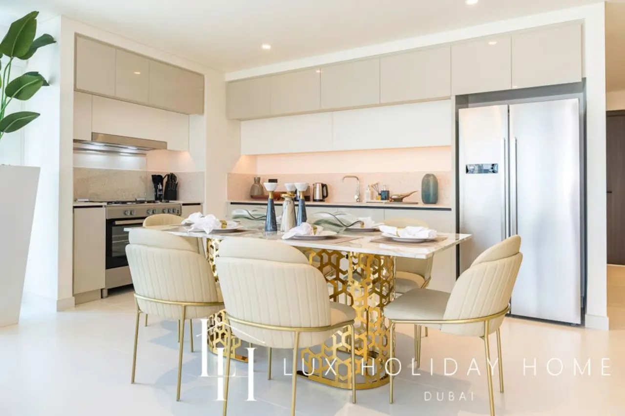 LUX The Marina Vista Beachfront Suite 3 13