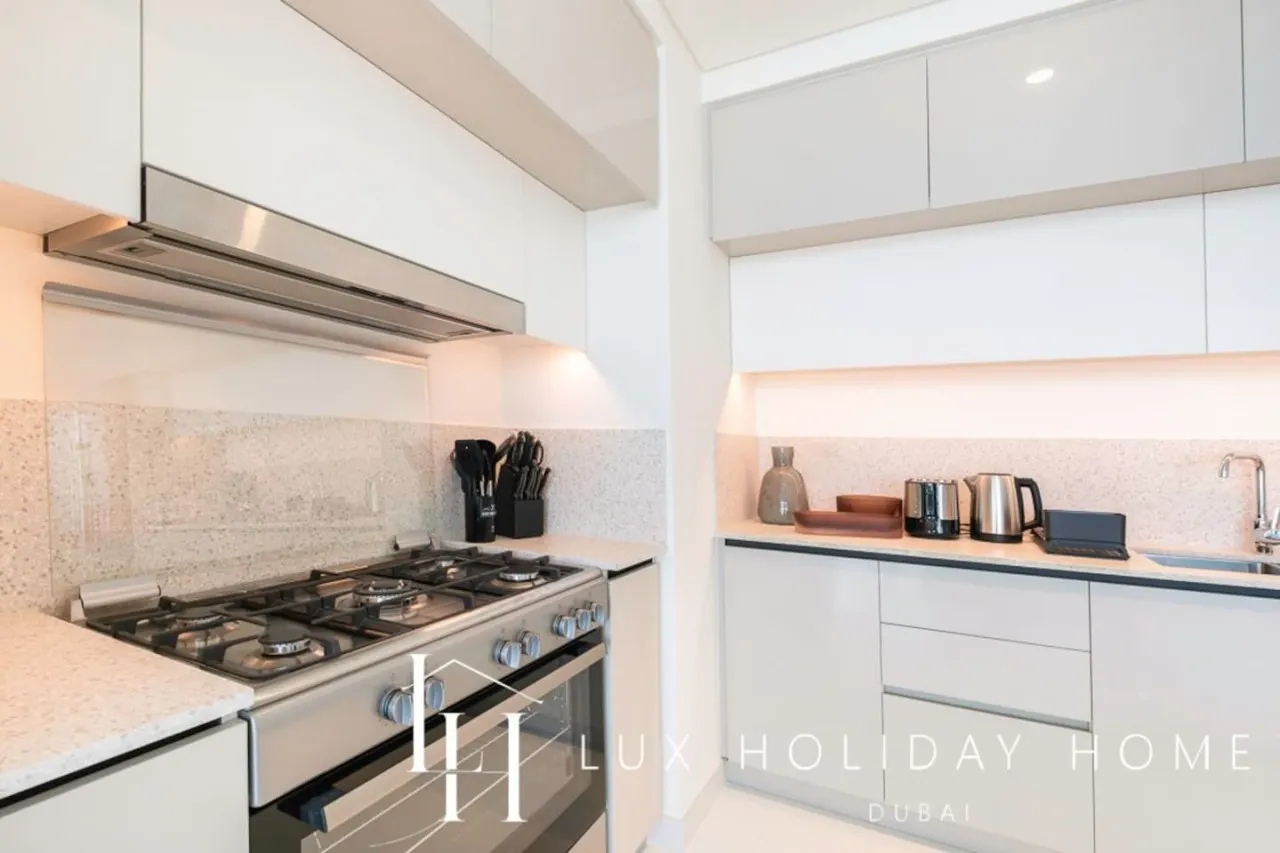 LUX The Marina Vista Beachfront Suite 3 14