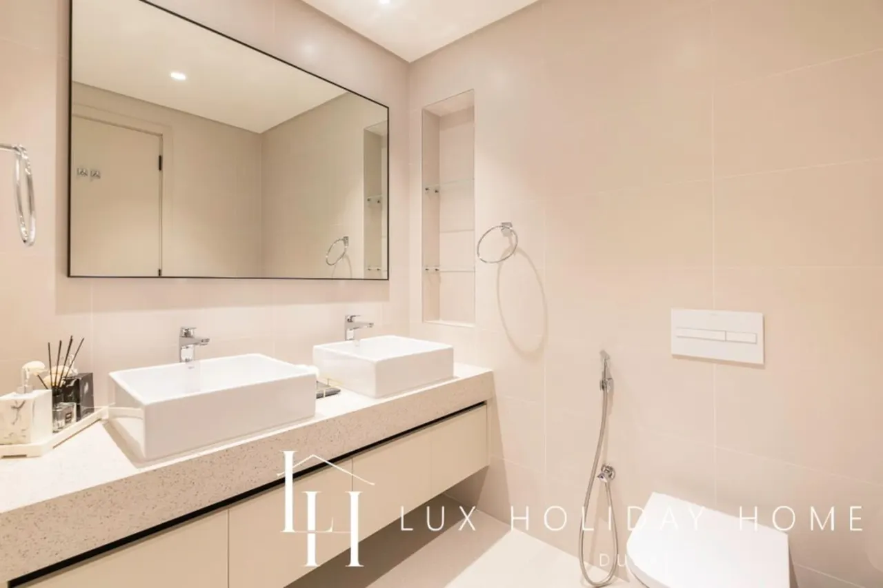 LUX The Marina Vista Beachfront Suite 3 18