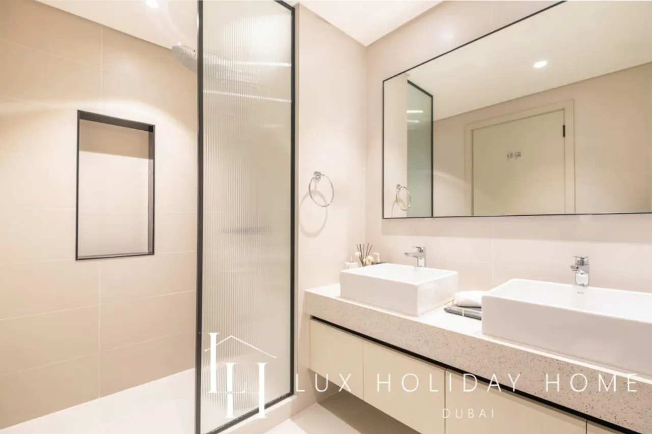 LUX The Marina Vista Beachfront Suite 3 19