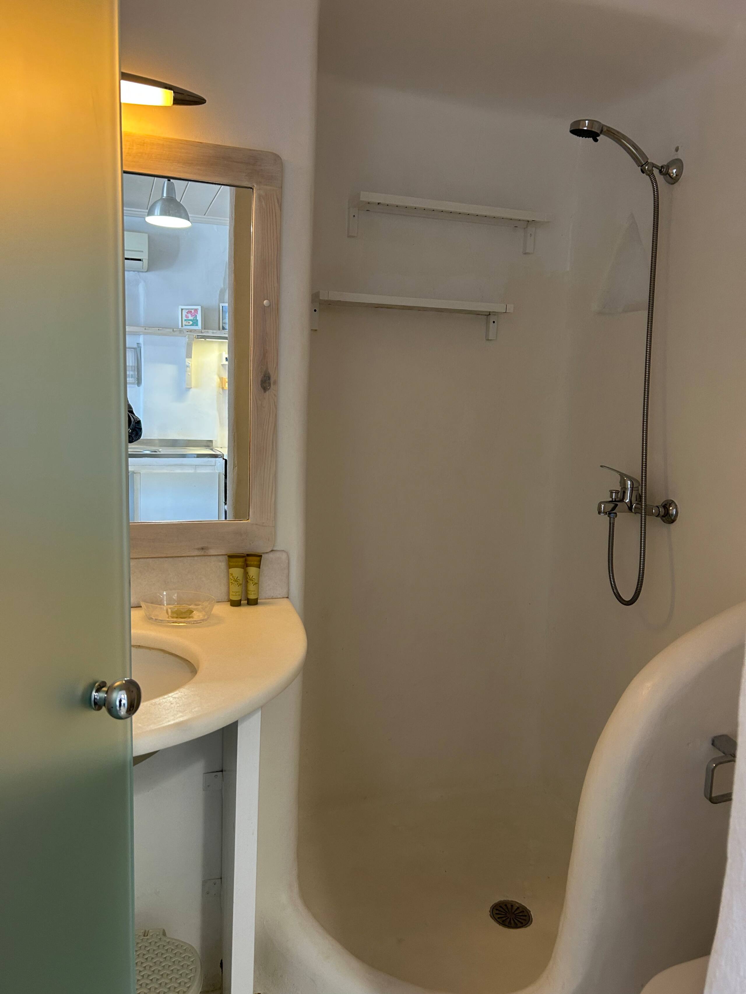 Mykonos central style 32