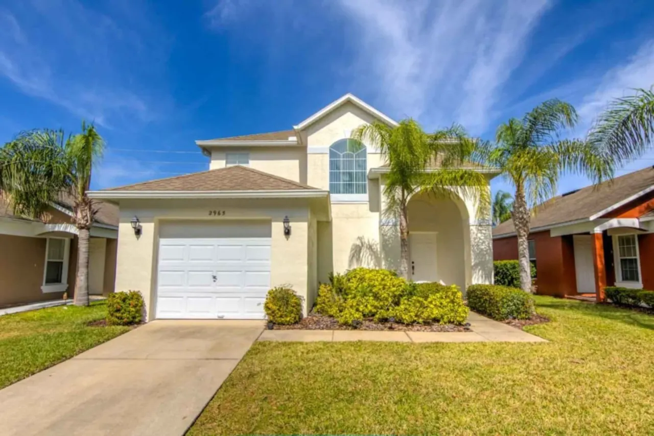Palm Breeze Villa 4-Bedroom, 2-Storey Home with Private Pool 3