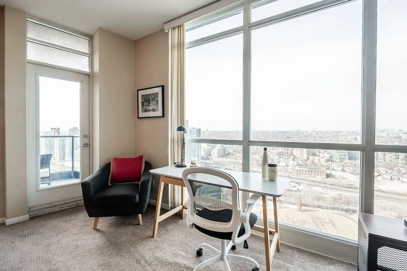 Bright 1BR Suite King Bed Breathtaking Views 4
