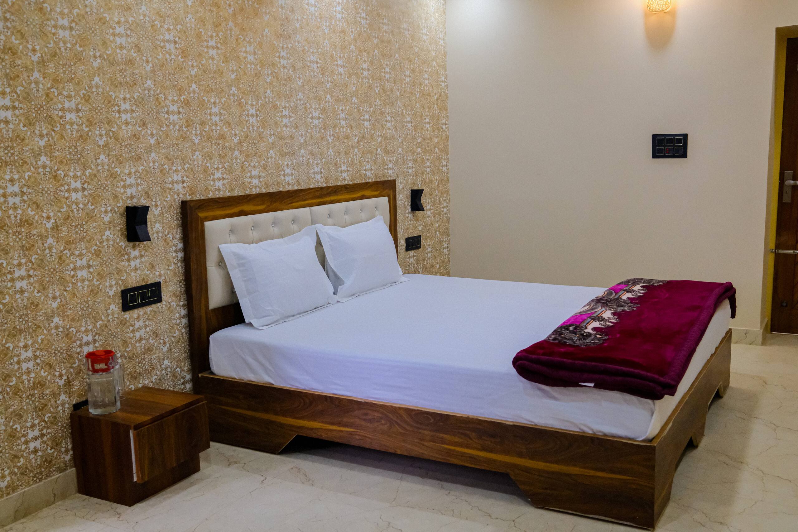Private hilltop homestay on a Himachal ridge 12