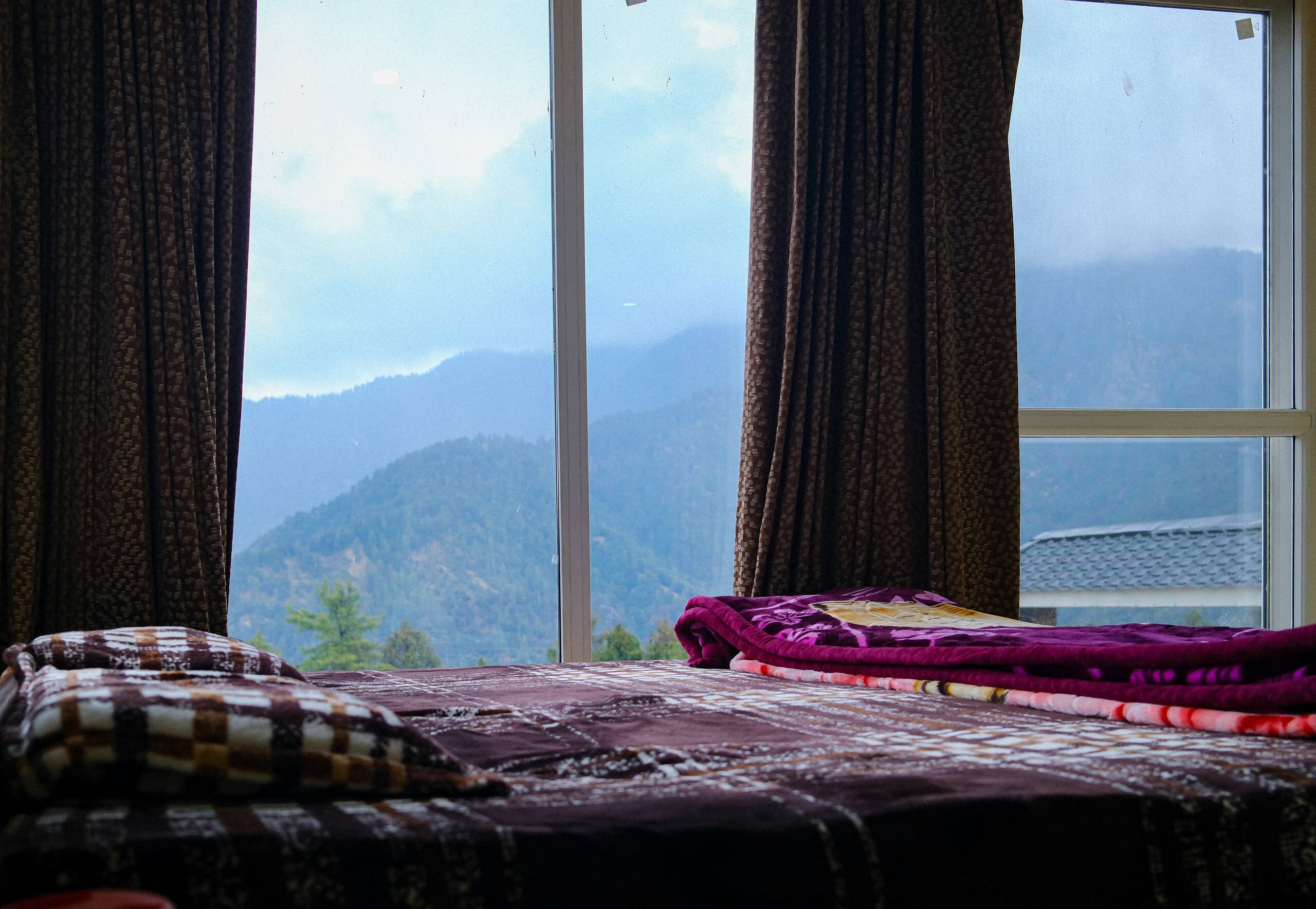 Private hilltop homestay on a Himachal ridge 20