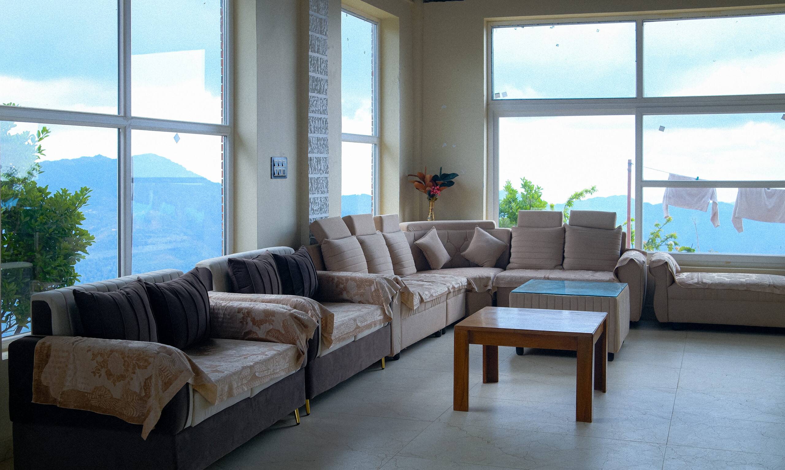 Private hilltop homestay on a Himachal ridge 4