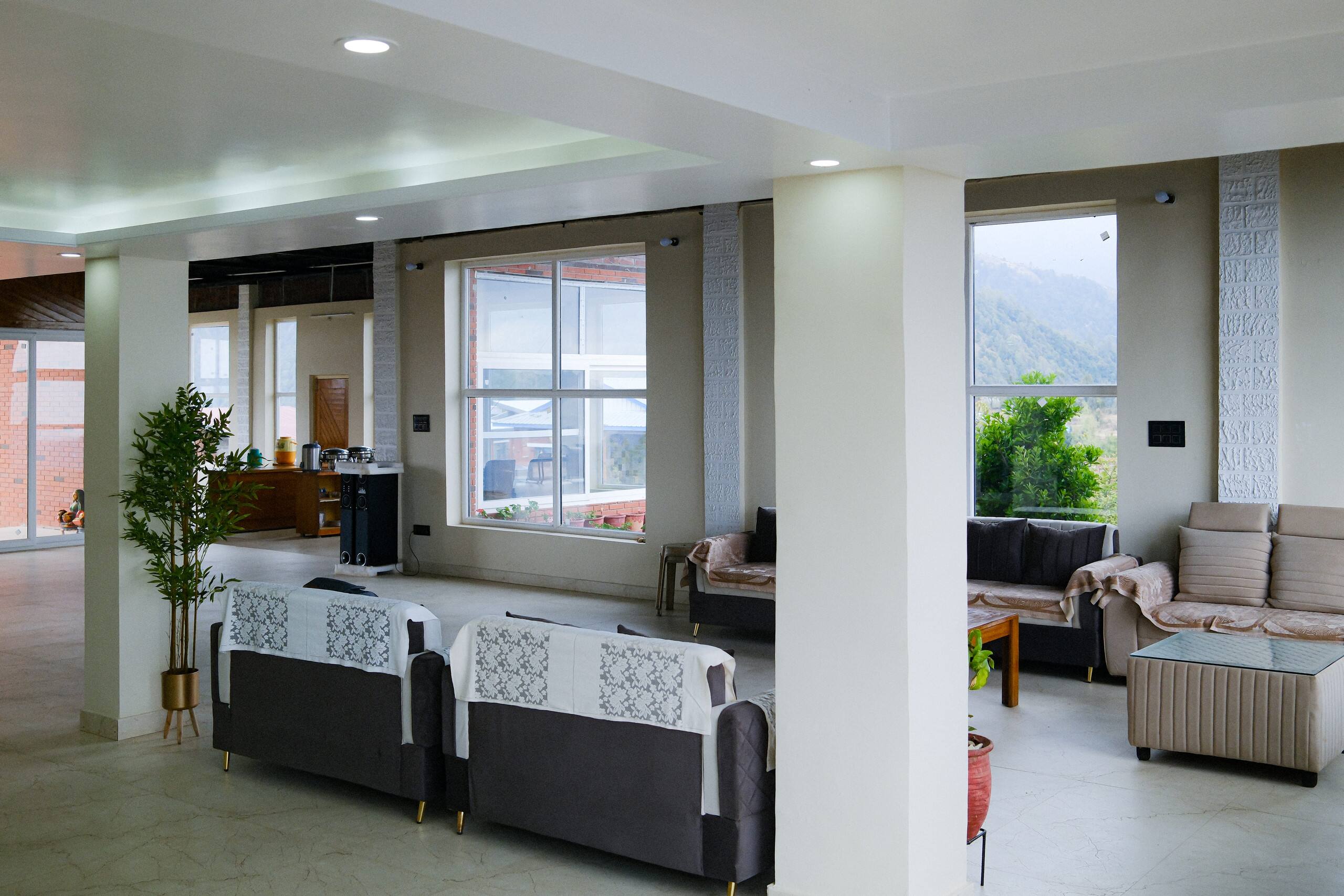 Private hilltop homestay on a Himachal ridge 9