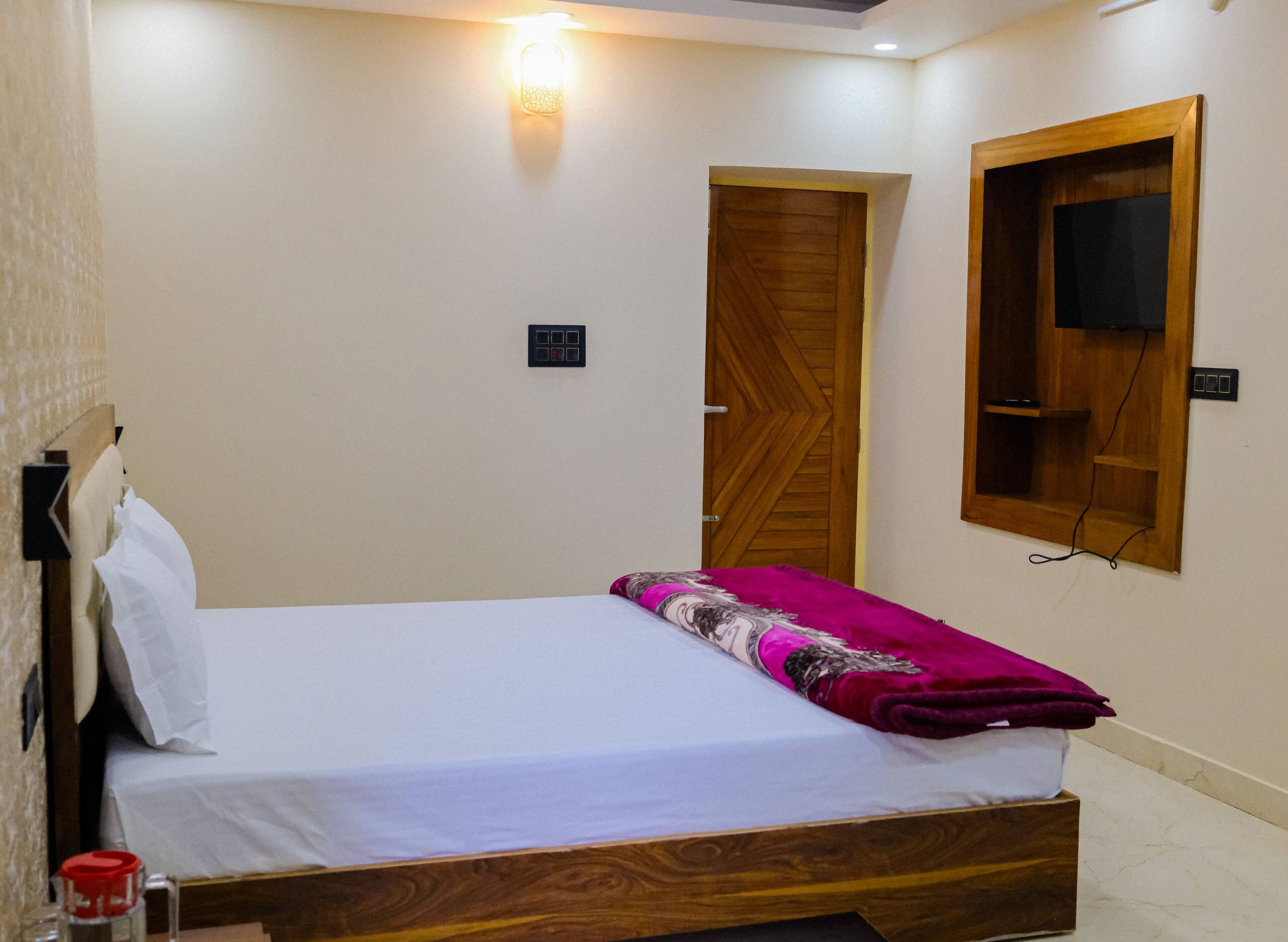 Private hilltop homestay on a Himachal ridge 13