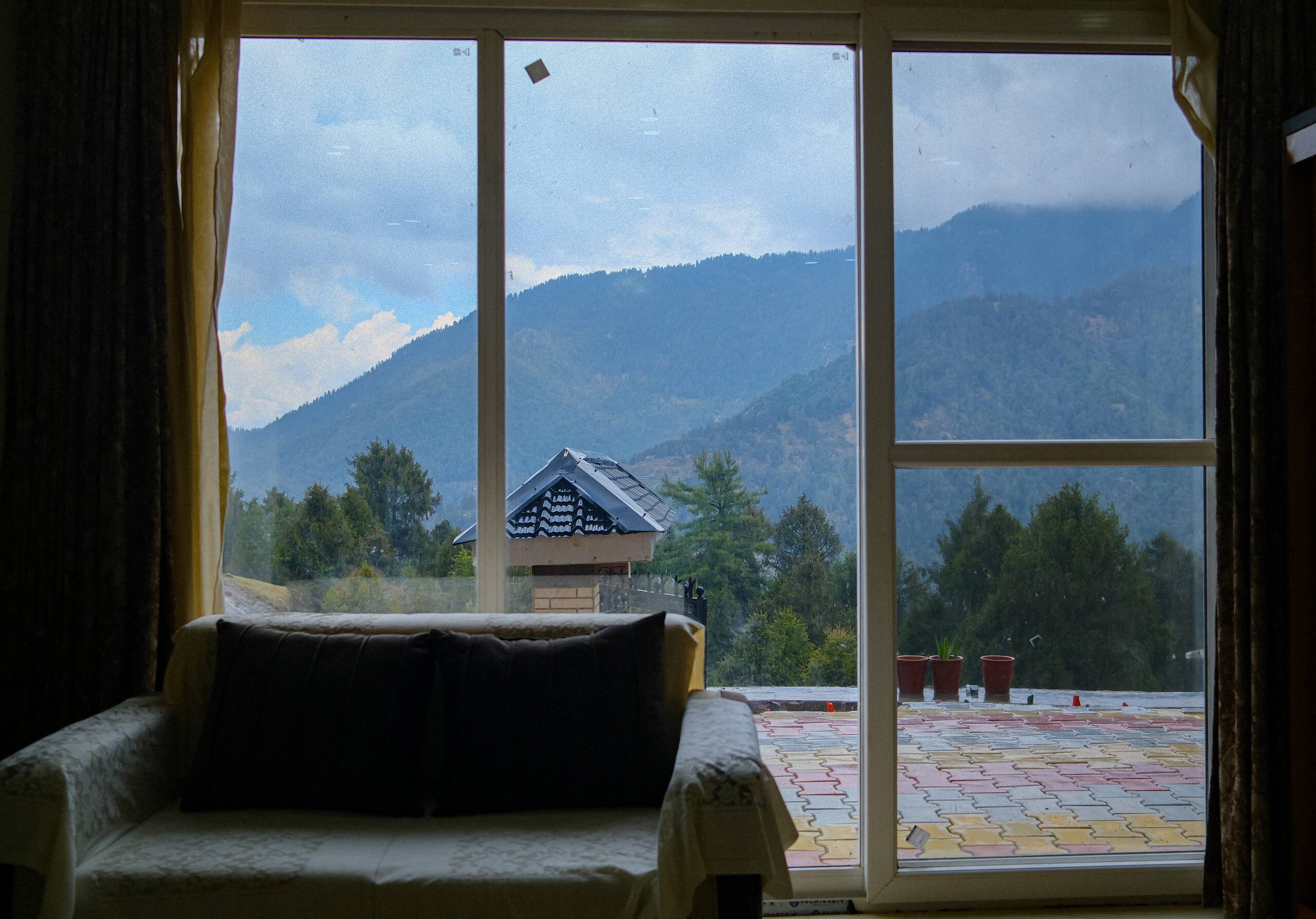Private hilltop homestay on a Himachal ridge 16