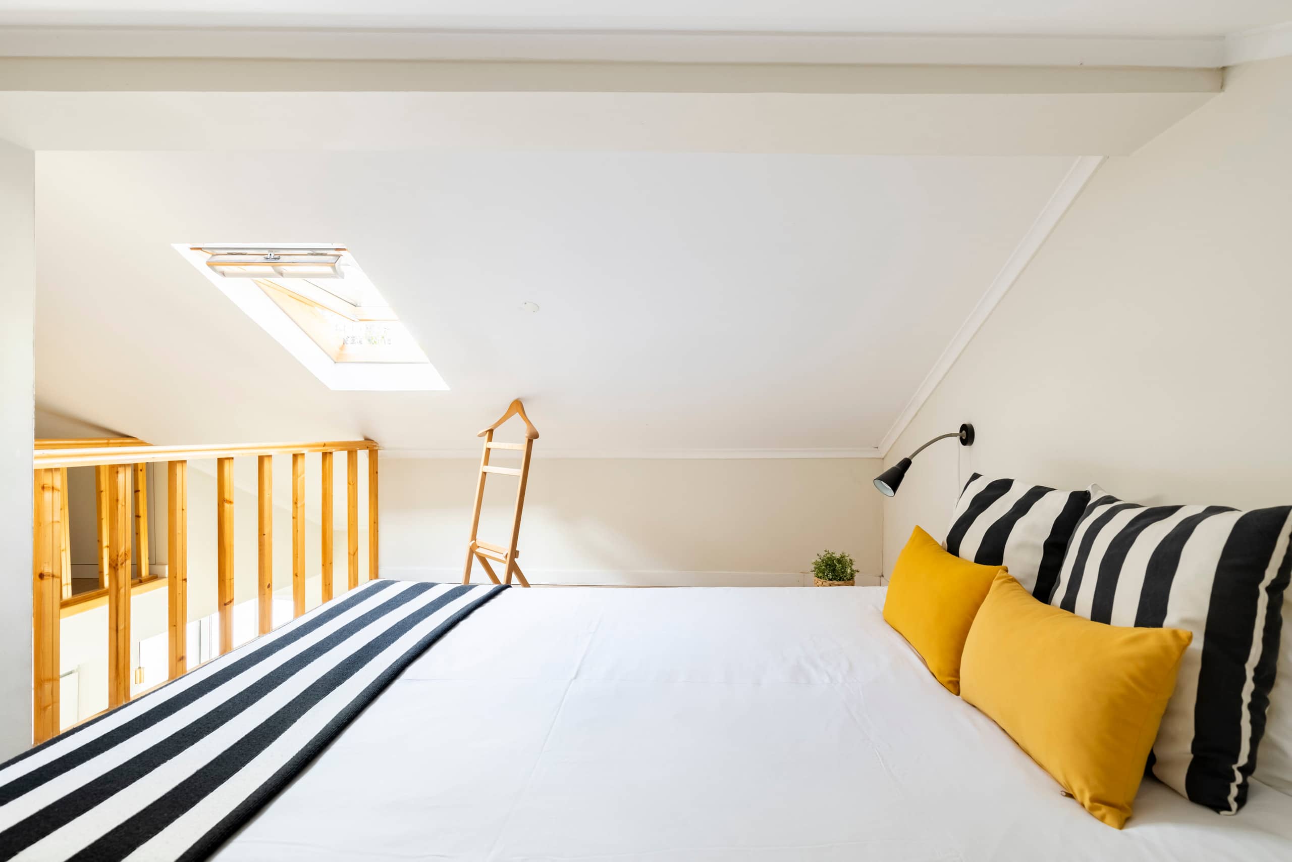 Charming Mezzanine Alfama. Design Apartment 10
