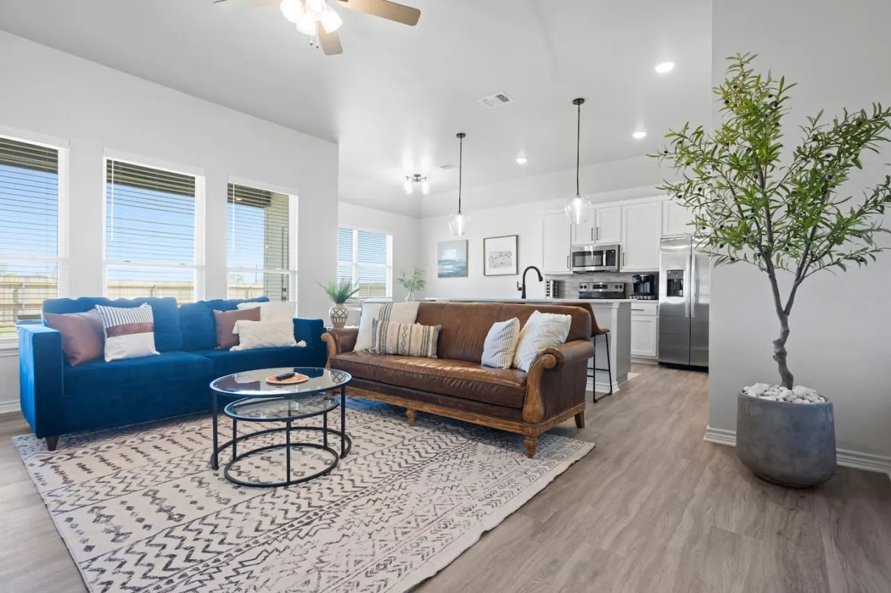 Beta House @ Crossroads Park | NEW Home Sleeps 8! — photo 2