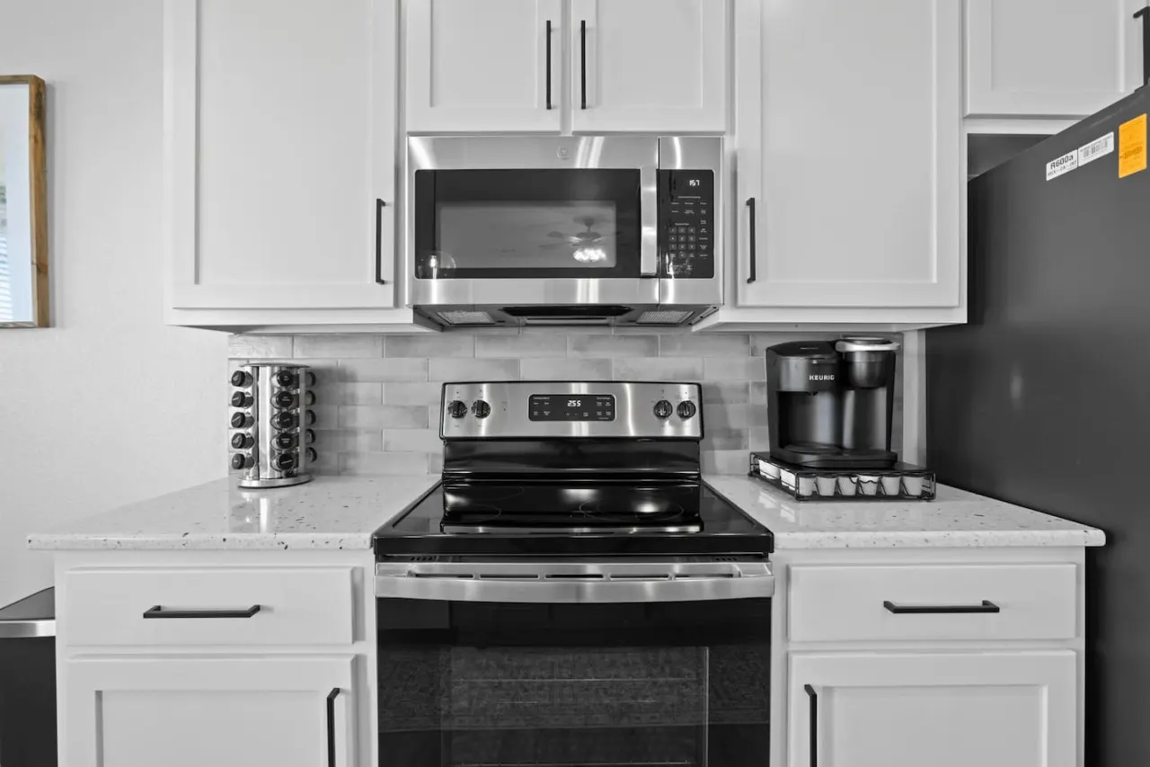 Beta House @ Crossroads Park NEW Home Sleeps 8! 12