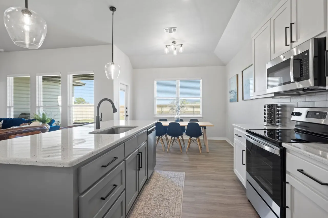 Beta House @ Crossroads Park NEW Home Sleeps 8! 13