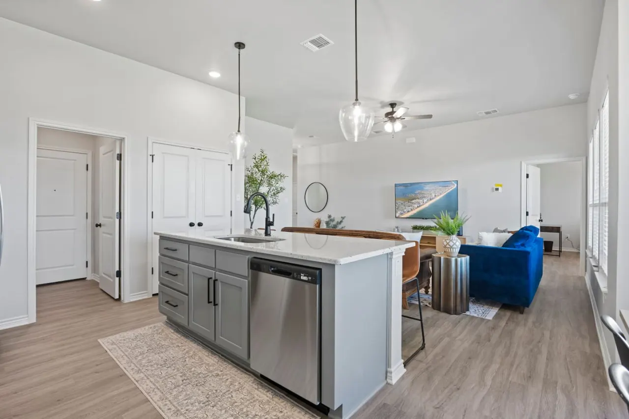 Beta House @ Crossroads Park NEW Home Sleeps 8! 14