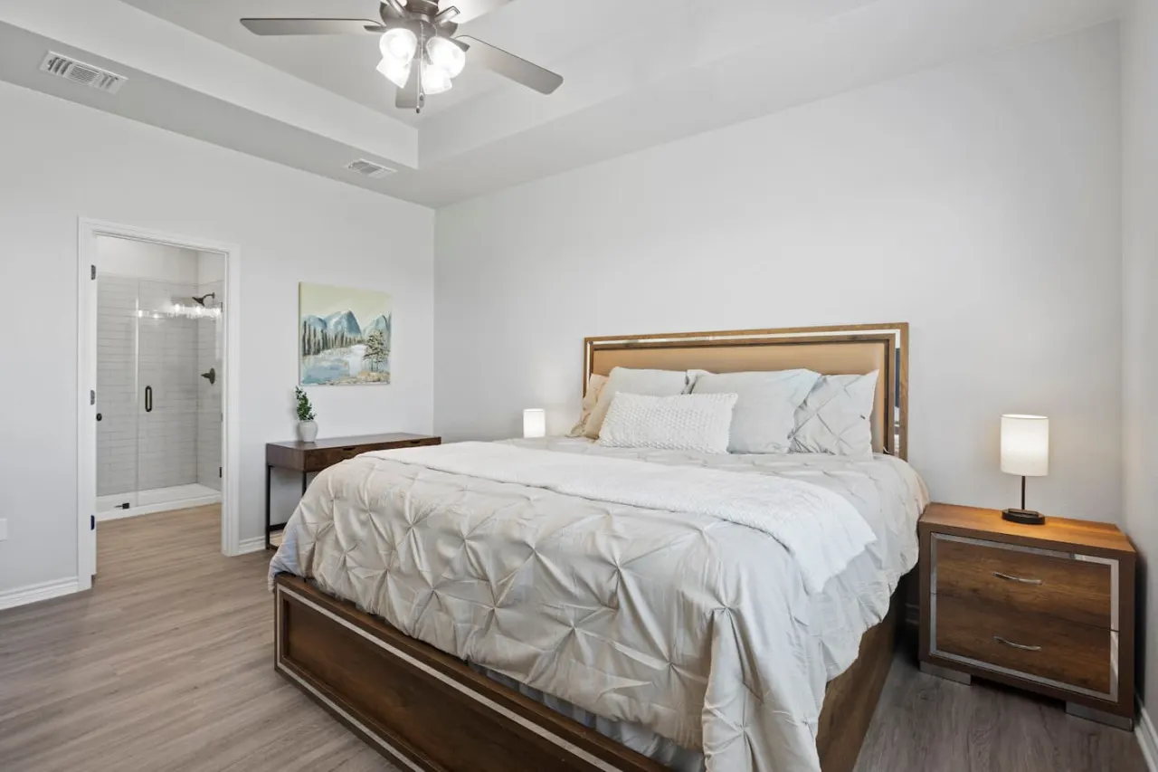Beta House @ Crossroads Park NEW Home Sleeps 8! 17