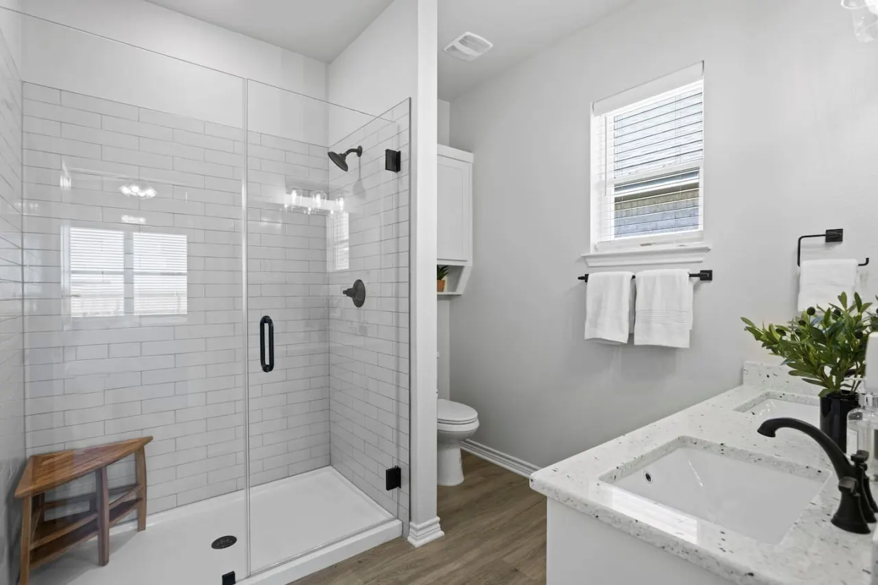 Beta House @ Crossroads Park NEW Home Sleeps 8! 18