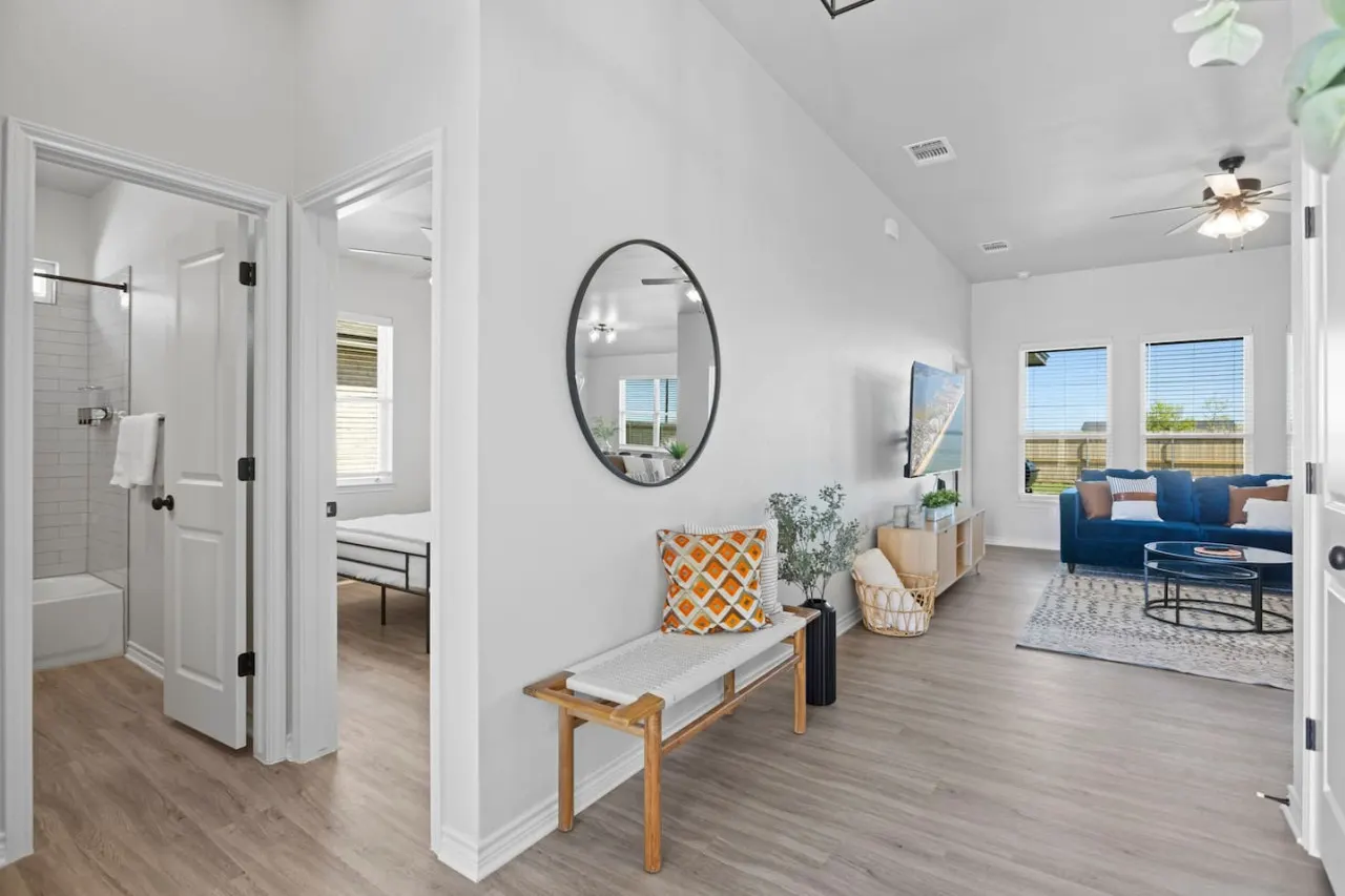 Beta House @ Crossroads Park NEW Home Sleeps 8! 7